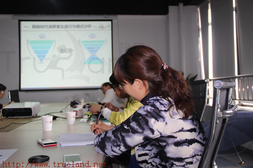 正在做現場記錄的學員們 正在做現場記錄的學員們