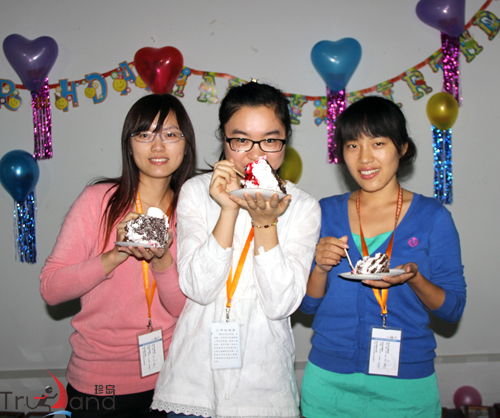 蛋糕很美味哦，你要不要也來一塊?